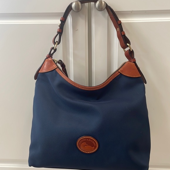 Dooney & Bourke Handbags - Dooney and Bourke large Erica satchel bag